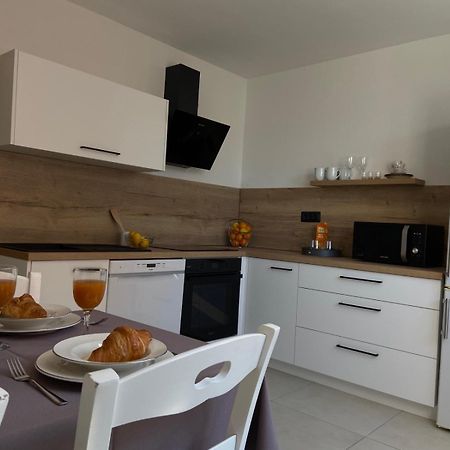 Sunny apartment in Rijeka Bagian luar foto