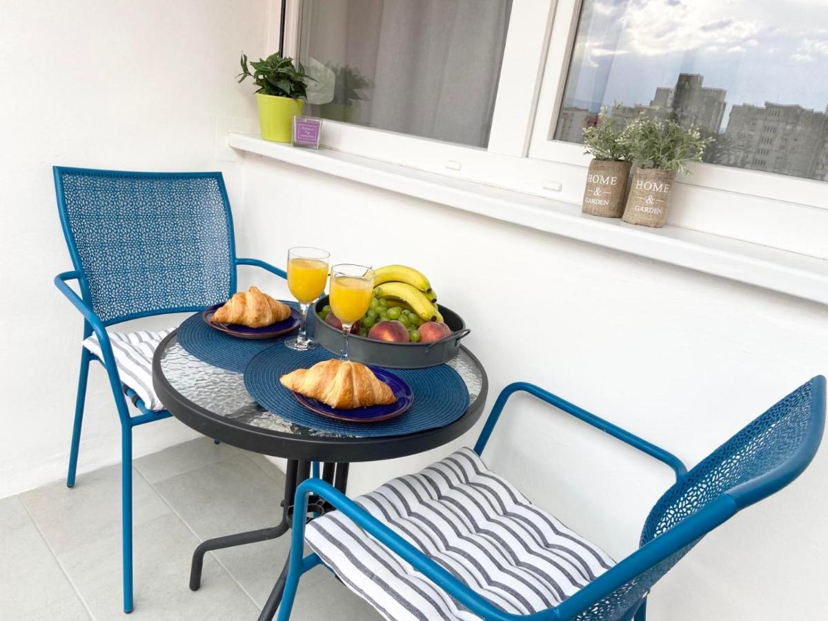 Sunny apartment in Rijeka Bagian luar foto