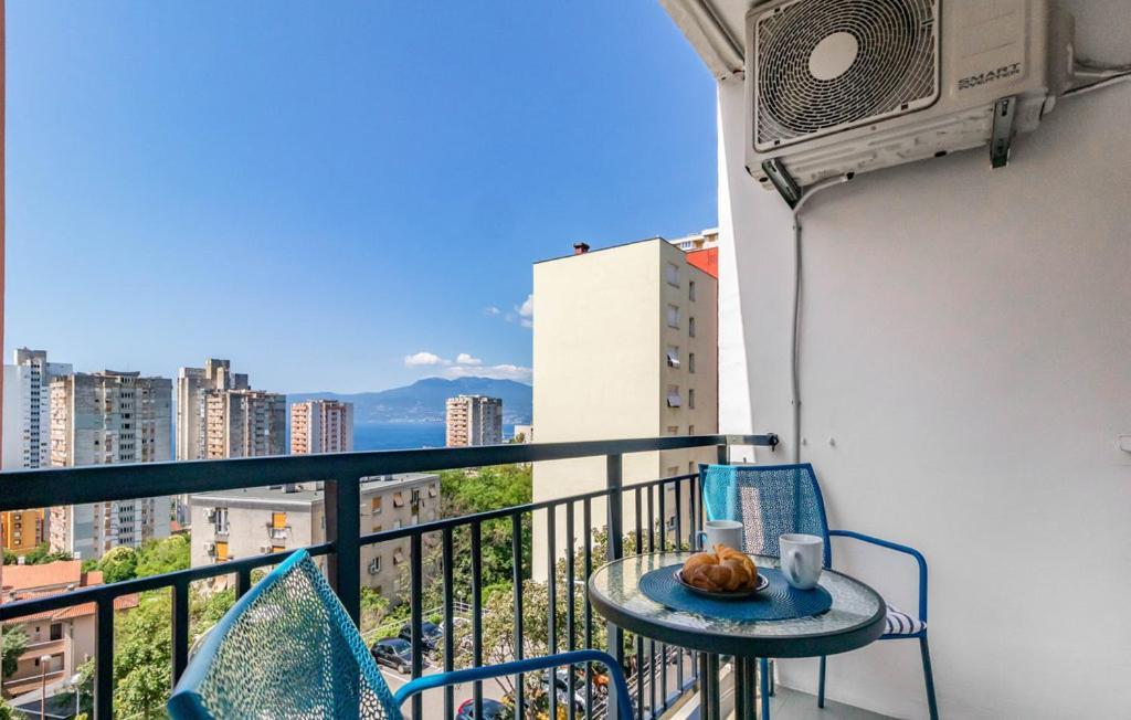Sunny apartment in Rijeka Bagian luar foto