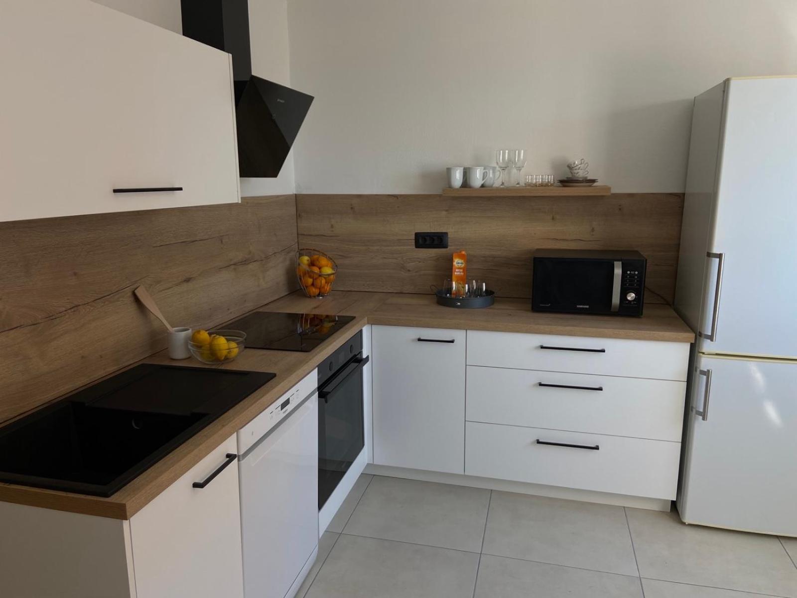 Sunny apartment in Rijeka Bagian luar foto